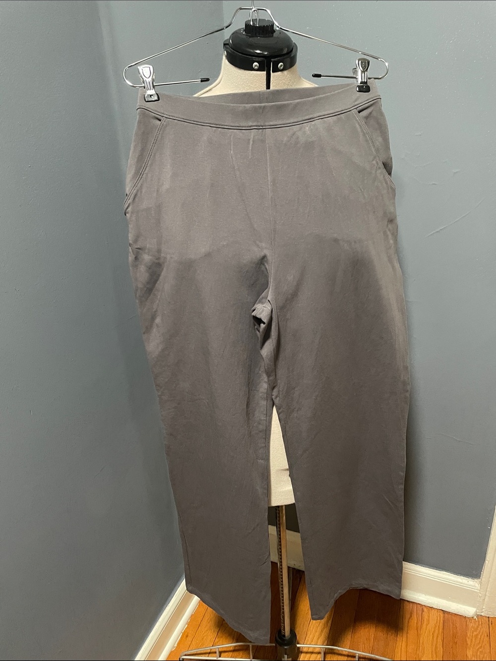 L.L. Bean Straight-Leg Pull-On Pants in Charcoal Gray Size-Small Petite